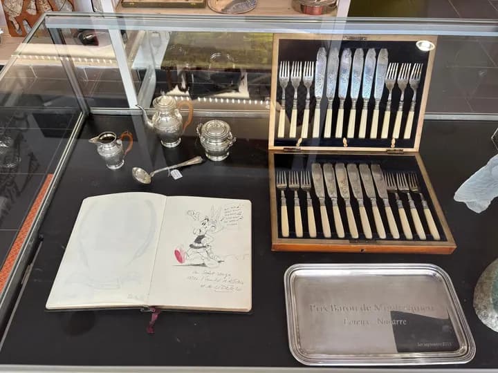 Objets et pièces d’argenterie examinés au comptoir Le Dragonneau à Bernay