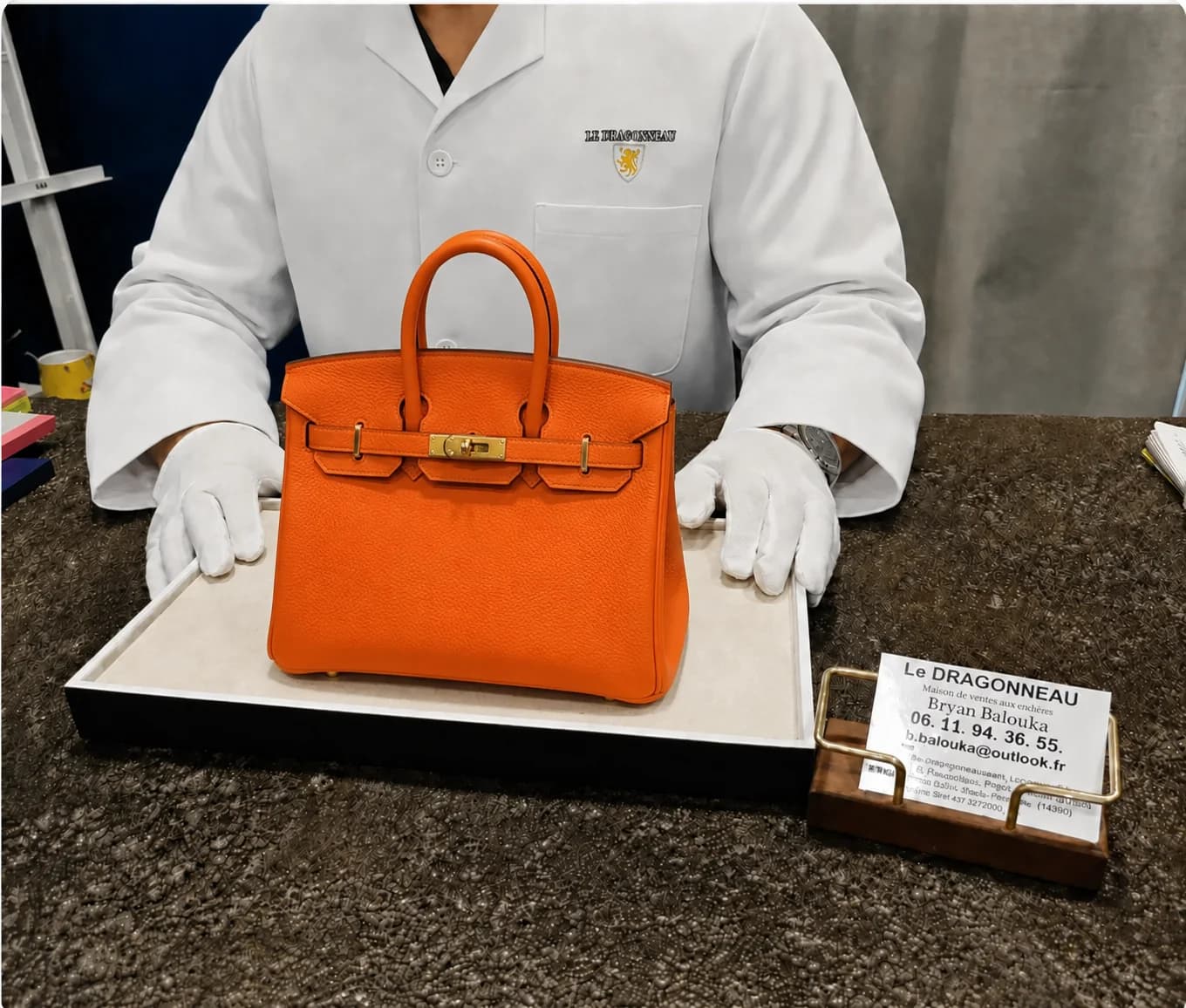 Sac Hermès présenté pour expertise dans notre boutique de Bernay