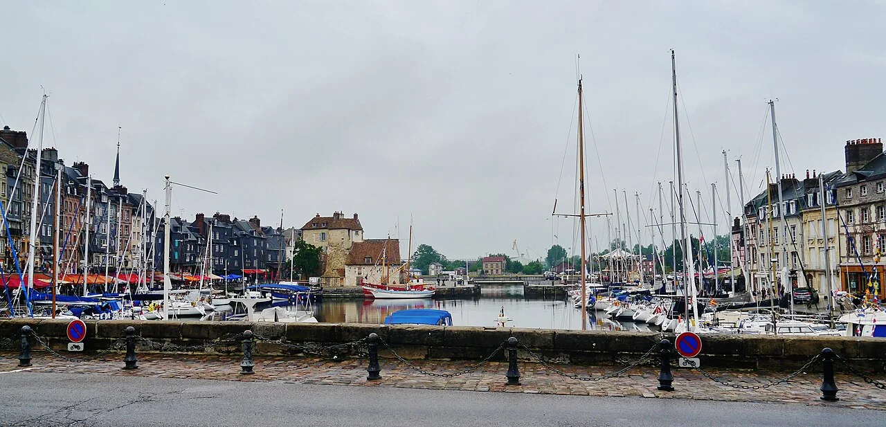 Vue de Honfleur, à proximité de Pont-l'Évêque
